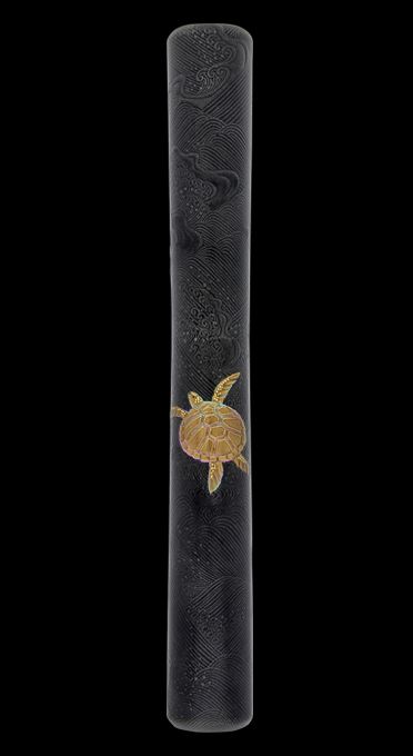 WIND, WAVE AND TURTLES - Maki-e fountain pen, a harmonious representation of nature's elements.